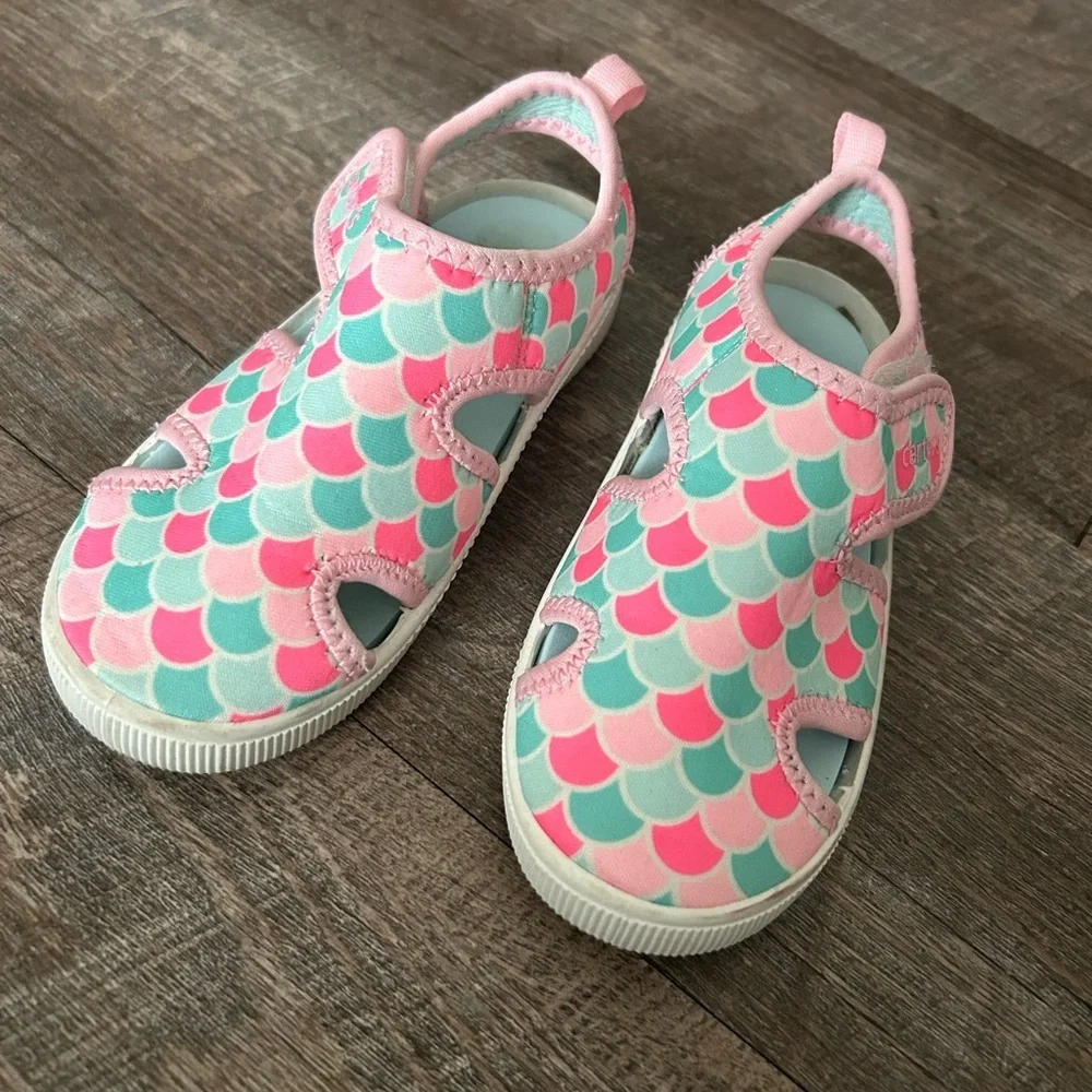 Carter’s water shoes size 9c